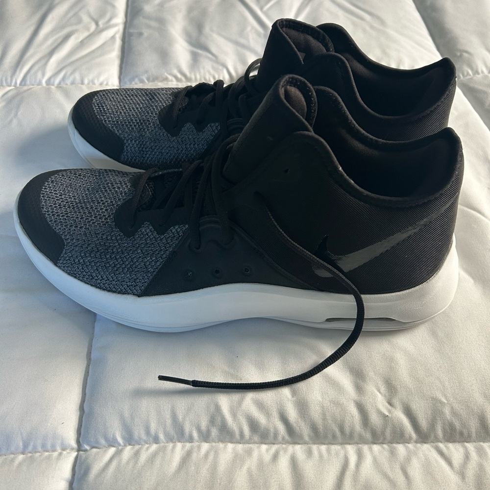 Nike Mens Air Versitile Basketball Shoes - excellent condition!